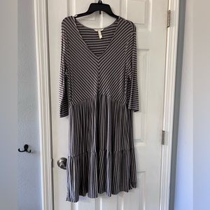 Matilda Jane grey/black stripe dress I. Great condition worn roughly 3 times